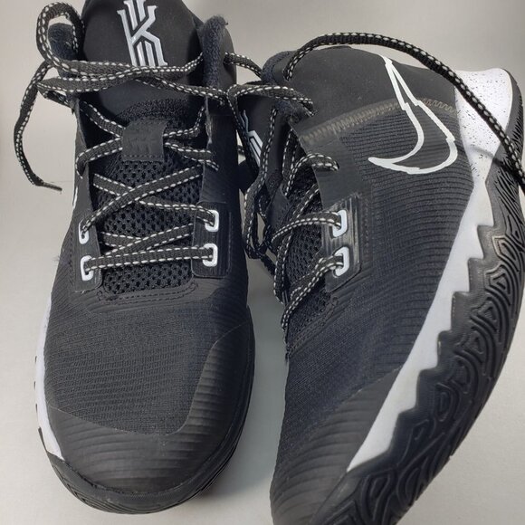 BOY Good Condition Sneakers, Black and White Nike, Size 7Y - Picture 5 of 11